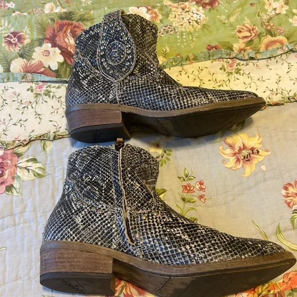Dingo Black Snake Print Ankle Booties - Picture 3 of 6